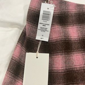 Brand new aritzia skirt size 10 never worn